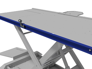 Lashing eyes, rail-mounted, one on each side of the bike lift platform